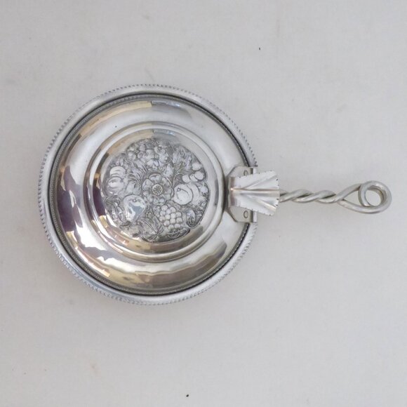 VINTAGE CROMWELL ALUMINUM HAND WROUGHT FRUIT FLOWERS PATTERN DISH BUTLER SET - Picture 9 of 15